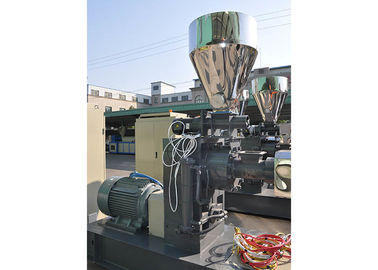 पावर 1.5 किलोवाट फोर्स फीडर मशीन क्षमता 80-100 किलो / एच स्क्रू फीडिंग मॉडल