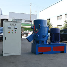 शीतल सामग्री प्लास्टिक Agglomerator मशीन मोटर 55-75 किलो आउटपुट 200 किलो / एच